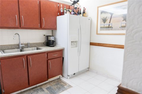 Condo in Miami Beach, Florida, 1 bedroom  № 2067905 - photo 10