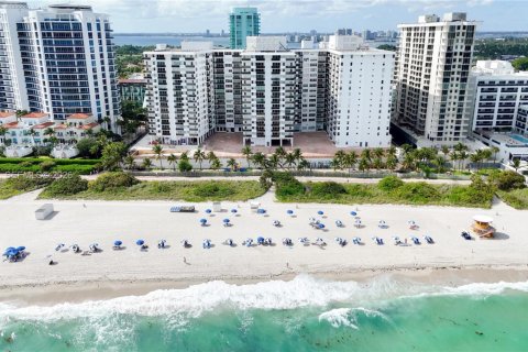 Condo in Miami Beach, Florida, 1 bedroom  № 2067905
