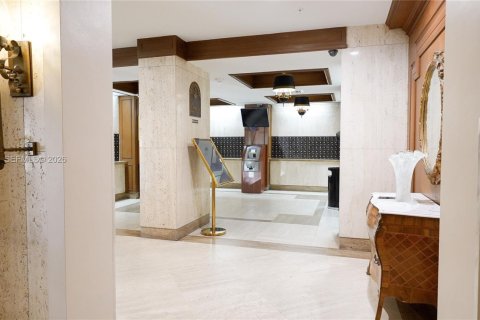 Condo in Miami Beach, Florida, 1 bedroom  № 2067905 - photo 20
