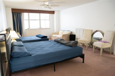 Condo in Miami Beach, Florida, 1 bedroom  № 2067905 - photo 13