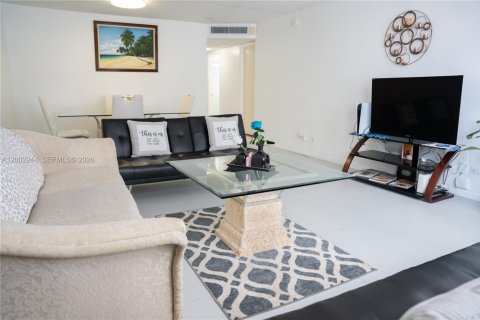 Condo in Miami Beach, Florida, 1 bedroom  № 2067905 - photo 9