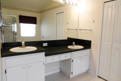 Casa en alquiler en Brandon, Florida, 4 dormitorios, 154.87 m2 № 1795856 - foto 13