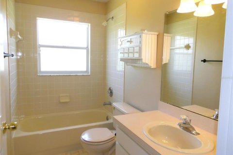 Casa en alquiler en Brandon, Florida, 4 dormitorios, 154.87 m2 № 1795856 - foto 18