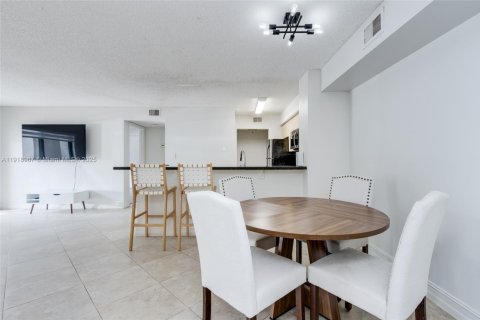 Condominio en venta en Hollywood, Florida, 2 dormitorios, 98.48 m2 № 1974180 - foto 9