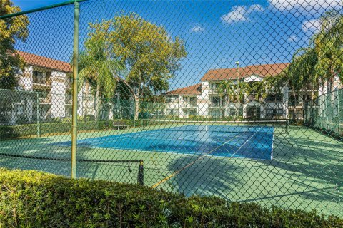 Condominio en venta en Hollywood, Florida, 2 dormitorios, 98.48 m2 № 1974180 - foto 3