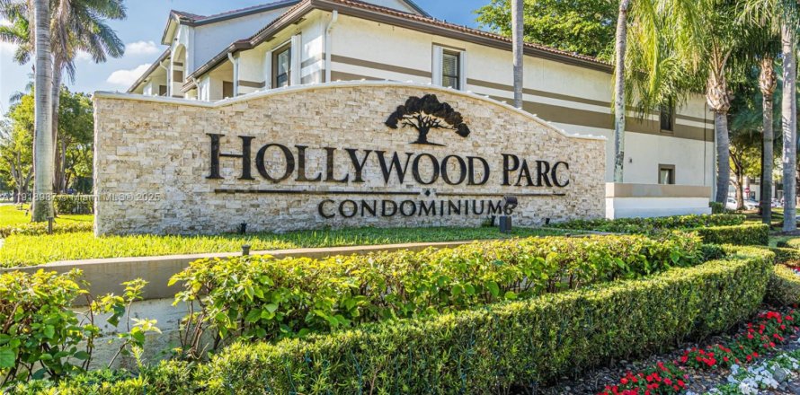 Condominio en Hollywood, Florida, 2 dormitorios  № 1974180