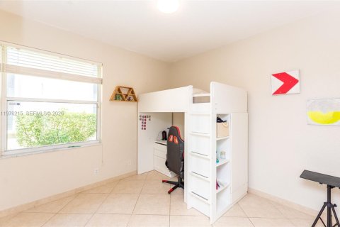 Villa ou maison à louer à Weston, Floride: 5 chambres, 233.09 m2 № 2042804 - photo 10