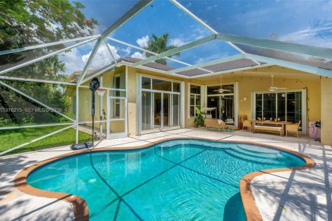 Villa ou maison à louer à Weston, Floride: 5 chambres, 233.09 m2 № 2042804 - photo 2