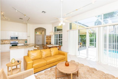 Villa ou maison à louer à Weston, Floride: 5 chambres, 233.09 m2 № 2042804 - photo 6
