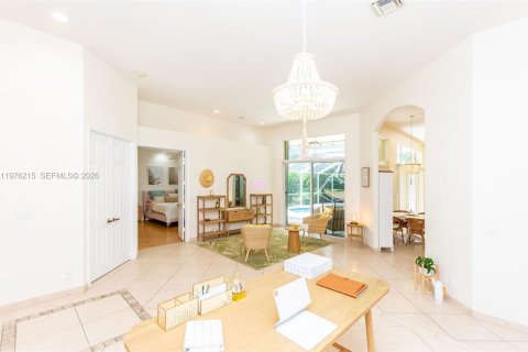 Villa ou maison à louer à Weston, Floride: 5 chambres, 233.09 m2 № 2042804 - photo 4