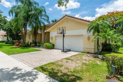 Villa ou maison à Weston, Floride 5 chambres, 233.09 m2 № 2042804