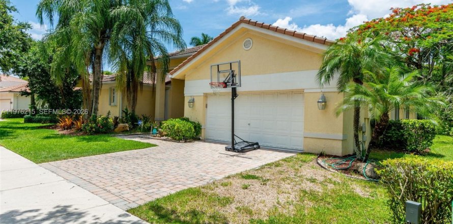 Villa ou maison à Weston, Floride 5 chambres, 233.09 m2 № 2042804