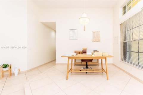 Villa ou maison à louer à Weston, Floride: 5 chambres, 233.09 m2 № 2042804 - photo 5