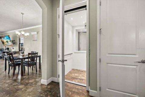 House in Orlando, Florida 4 bedrooms, 394.93 sq.m. № 1824744 - photo 16