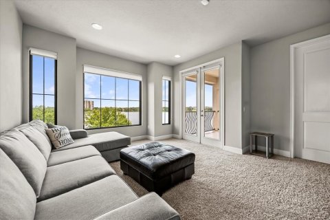 House in Orlando, Florida 4 bedrooms, 394.93 sq.m. № 1824744 - photo 14