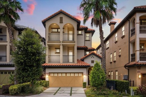House in Orlando, Florida 4 bedrooms, 394.93 sq.m. № 1824744 - photo 1