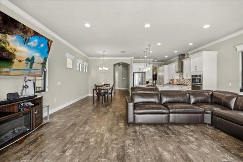 House in Orlando, Florida 4 bedrooms, 394.93 sq.m. № 1824744 - photo 5