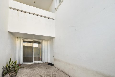 Touwnhouse à louer à West Palm Beach, Floride: 2 chambres, 118.64 m2 № 2260911 - photo 2