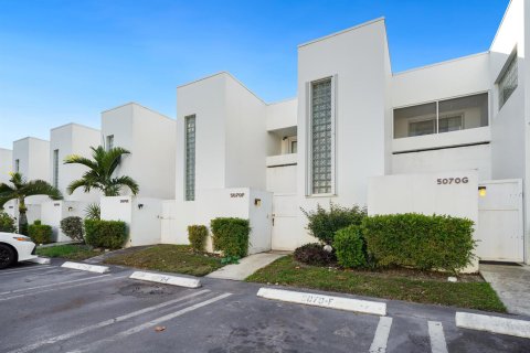 Townhouse in West Palm Beach, Florida 2 bedrooms, 118.64 sq.m. № 2260911
