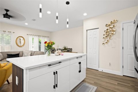 Touwnhouse à louer à Tampa, Floride: 3 chambres, 123.93 m2 № 2092381 - photo 7