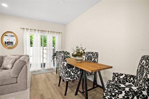 Touwnhouse à louer à Tampa, Floride: 3 chambres, 123.93 m2 № 2092381 - photo 8
