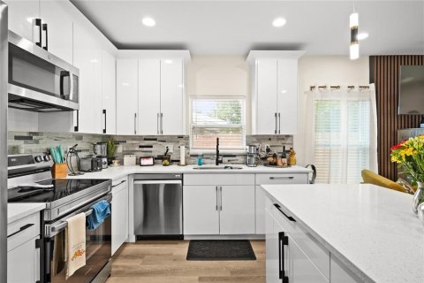 Touwnhouse à louer à Tampa, Floride: 3 chambres, 123.93 m2 № 2092381 - photo 6