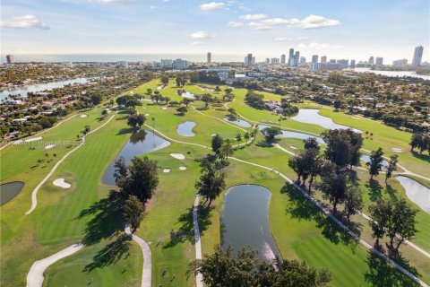 Casa en venta en Miami Beach, Florida, 4 dormitorios, 271.92 m2 № 1333357 - foto 28