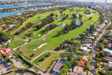 Casa en venta en Miami Beach, Florida, 4 dormitorios, 271.92 m2 № 1333357 - foto 29