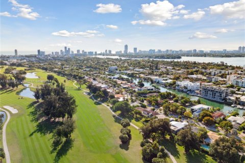 Casa en venta en Miami Beach, Florida, 4 dormitorios, 271.92 m2 № 1333357 - foto 30