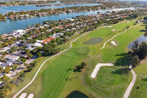 Casa en venta en Miami Beach, Florida, 4 dormitorios, 271.92 m2 № 1333357 - foto 27