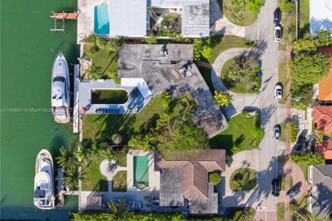 Casa en venta en Miami Beach, Florida, 4 dormitorios, 271.92 m2 № 1333357 - foto 2