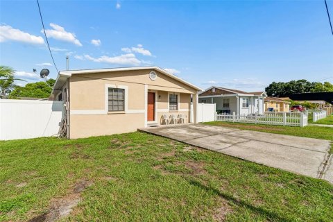 Casa en venta en Tampa, Florida, 3 dormitorios, 116.78 m2 № 2167437 - foto 3