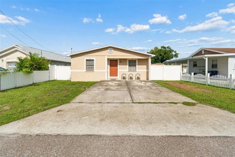 Casa en venta en Tampa, Florida, 3 dormitorios, 116.78 m2 № 2167437 - foto 2