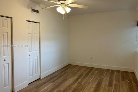 Copropriété à vendre à Miami Beach, Floride: 1 chambre, 66.33 m2 № 1867825 - photo 12