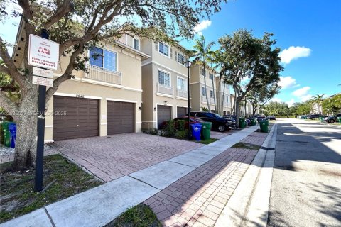 Adosado en Miramar, Florida 2 dormitorios, 114.55 m2 № 2173568