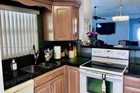 Купить виллу или дом в Дейви, Флорида 2 спальни, 115.57м2, № 1969674 - фото 4