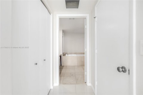 Condominio en venta en Miami, Florida, 2 dormitorios, 135.54 m2 № 1736017 - foto 18