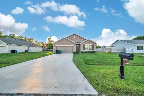 Casa en Port St. Lucie, Florida 4 dormitorios, 177.91 m2 № 2247120