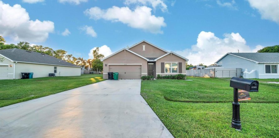 Casa en Port St. Lucie, Florida 4 dormitorios, 177.91 m2 № 2247120