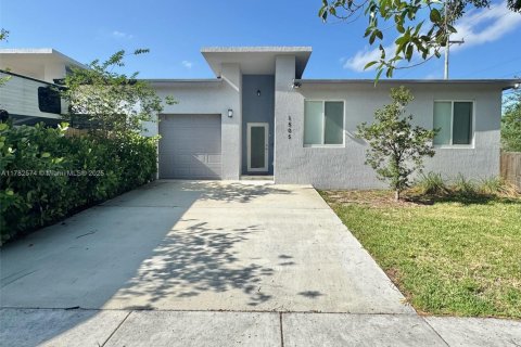 House in Fort Lauderdale, Florida 3 bedrooms, 120.4 sq.m. № 1707893 - photo 1