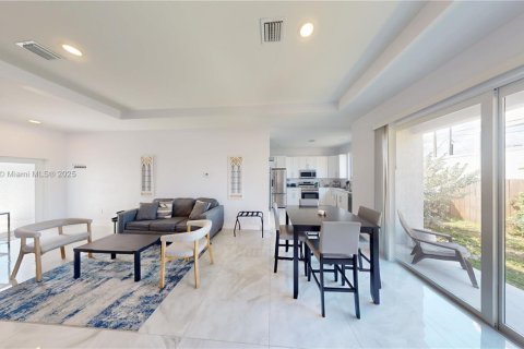 House in Fort Lauderdale, Florida 3 bedrooms, 120.4 sq.m. № 1707893 - photo 5