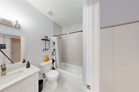 House in Fort Lauderdale, Florida 3 bedrooms, 120.4 sq.m. № 1707893 - photo 7