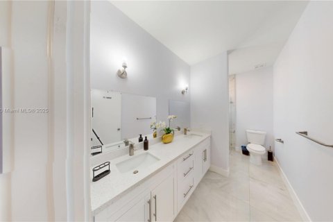 House in Fort Lauderdale, Florida 3 bedrooms, 120.4 sq.m. № 1707893 - photo 12