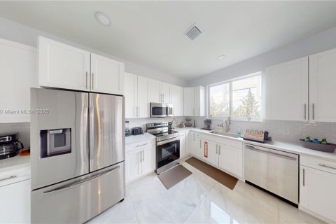House in Fort Lauderdale, Florida 3 bedrooms, 120.4 sq.m. № 1707893 - photo 6