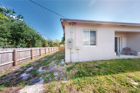 House in Fort Lauderdale, Florida 3 bedrooms, 120.4 sq.m. № 1707893 - photo 20