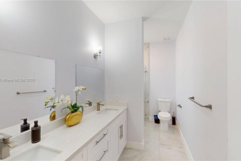 House in Fort Lauderdale, Florida 3 bedrooms, 120.4 sq.m. № 1707893 - photo 15