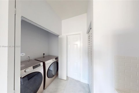 House in Fort Lauderdale, Florida 3 bedrooms, 120.4 sq.m. № 1707893 - photo 18