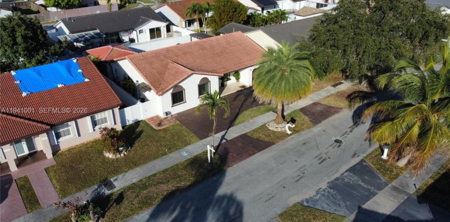 House in Miami, Florida 3 bedrooms, 136.75 sq.m. № 2000969