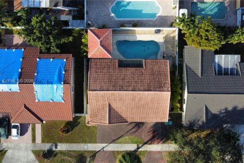 House in Miami, Florida 3 bedrooms, 136.75 sq.m. № 2000969 - photo 4