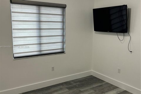 House in Miami, Florida 3 bedrooms, 136.75 sq.m. № 2000969 - photo 23